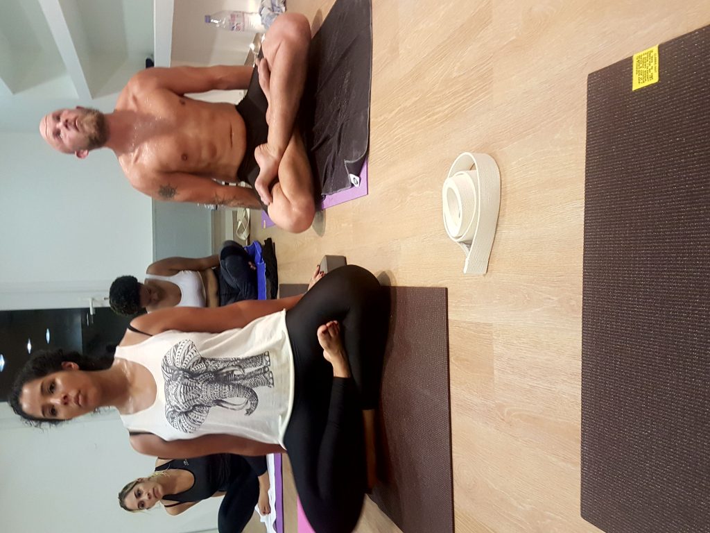 studio hot yoga ivry - paris - cours de yoga - centre yoga