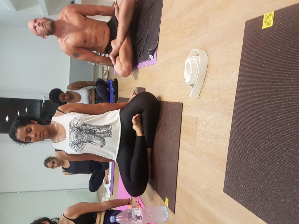 studio hot yoga ivry - paris - cours de yoga - centre yoga